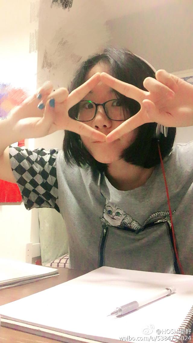 窦唯的小女儿才14岁啊，身高都超过1米7了