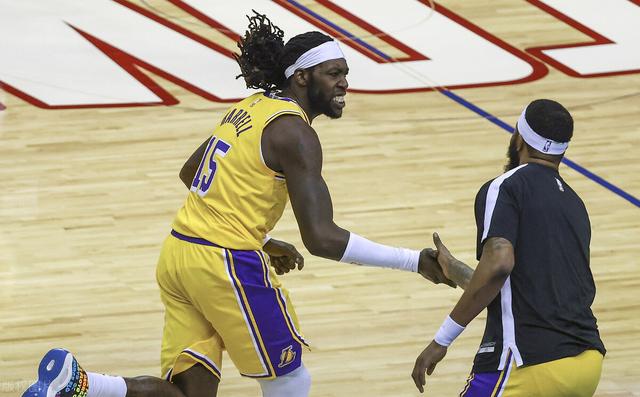 替补席陷入疯狂！三旬老汉骚出天际，湖人再次打花对手