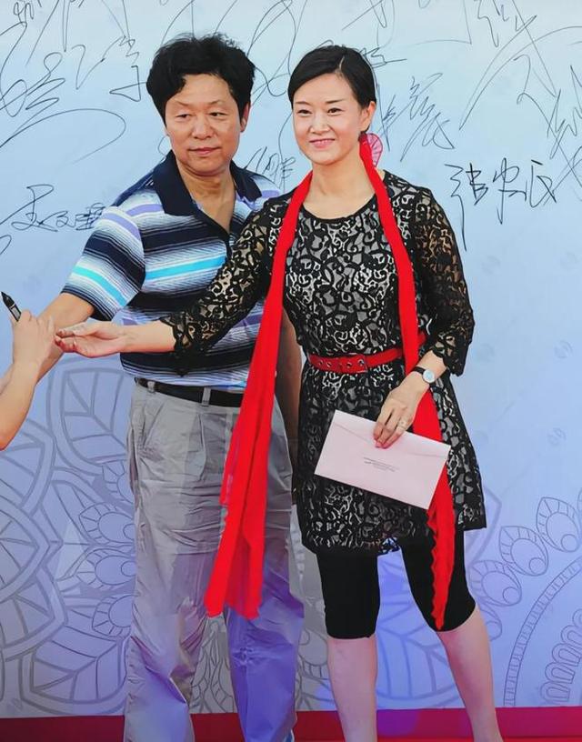 58岁宋祖英近照曝光！与丈夫分居8年，39岁生子，如今活成了这样