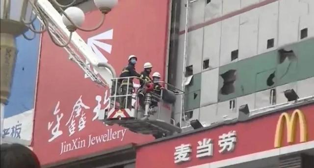 2015年郑州二七广场墙缝女尸案，清纯画家成为情妇，案件至今未破