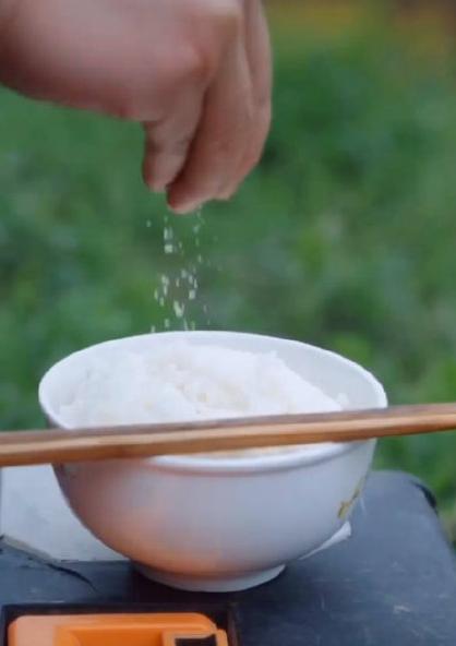 王宝强堂弟近况曝光,受马蓉宋喆牵连生活窘迫,自称“被大树挡了光”