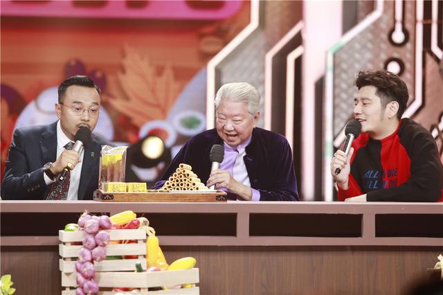 最会吃的男人齐聚《天天》“食神”蔡澜点评火锅“没文化”