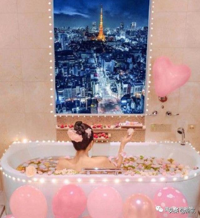 新加坡最有手段名媛，拥有全球最多爱马仕，如今44岁还在做网红