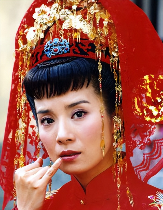 还记得“哑巴新娘”岳翎吗？隐退18年，如今55岁的她怎样了？