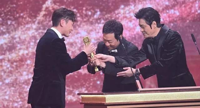 TVB视帝张振朗自爆被亲友催婚,称与女友暂没结婚计划：先专注事业