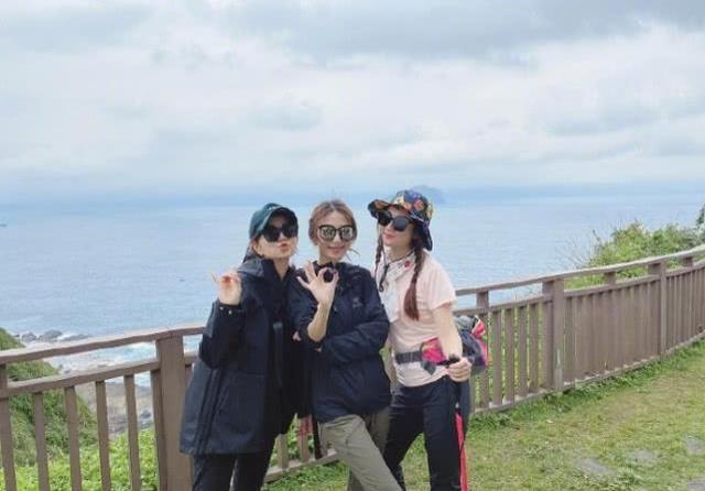 SHE为Hebe庆生，19年友情不是盖的，不料爬山意外暴露真实肤色