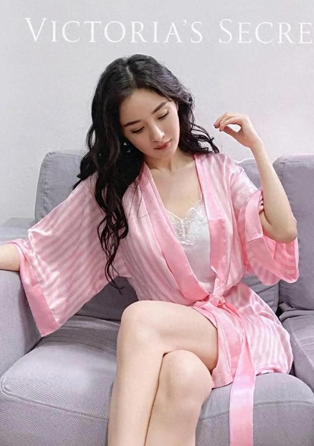 太有料了！杨幂大尺度、性感热辣写真，网友