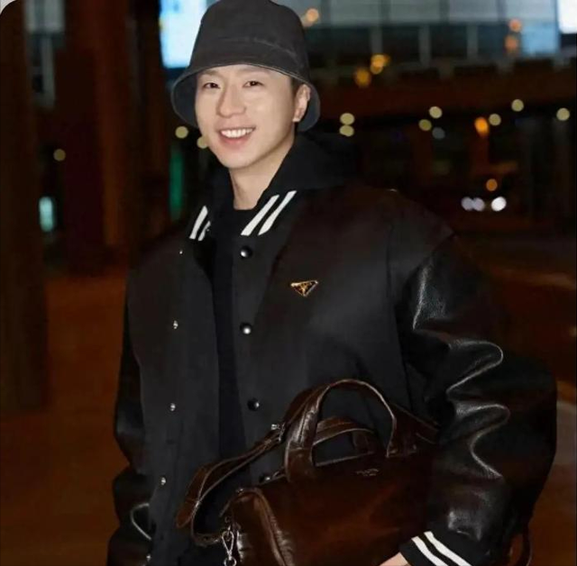 马龙终于高调了一回,带老婆夏露大方在米兰探店