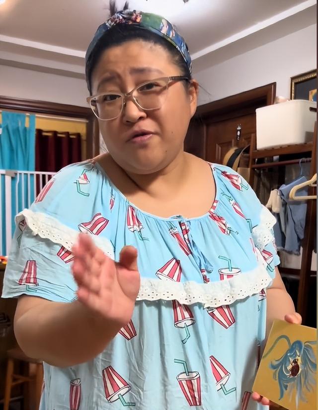 铁兜和胡老师：靠“谎报”价格吸粉500万，真实身份曝光不简单？