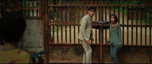 人质被绑匪百般虐待，就连喝水都被反绑双手！韩国最新犯罪电影