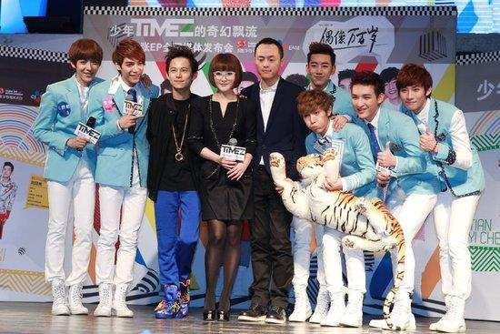 何炅曾为费启鸣开公司？两家公司注册地址相同，多次同框被拍