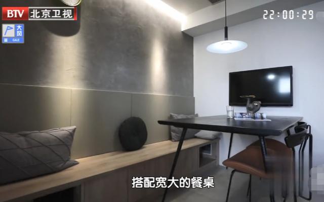 姐弟蜗居25㎡，17岁弟弟躺下面，姐姐不找男朋友，自称很满足