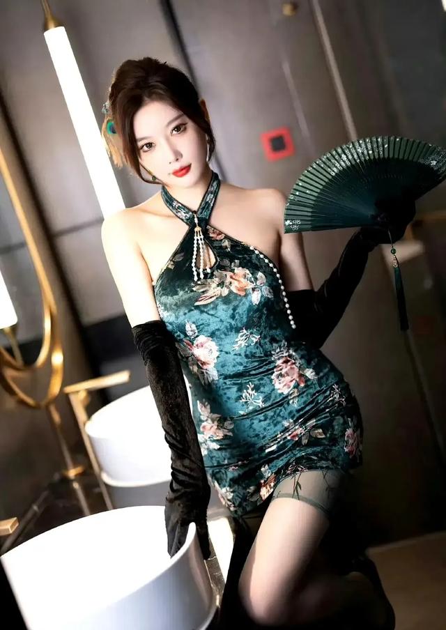 杨晨晨性感写真，女娇娥媚而不俗，身材与颜值肆意绽放