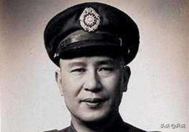 参谋报告险情，林总吃着黄豆面无表情：不用大惊小怪，有钟伟在