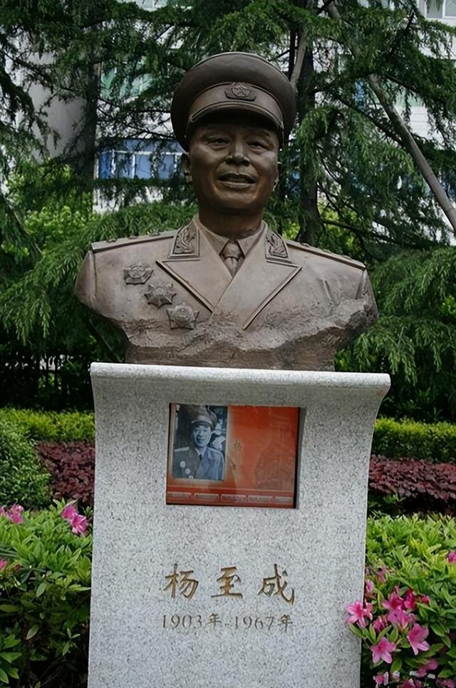 54年一农妇来到青岛，点名要见一开国上将：我是他25年未见的妻子