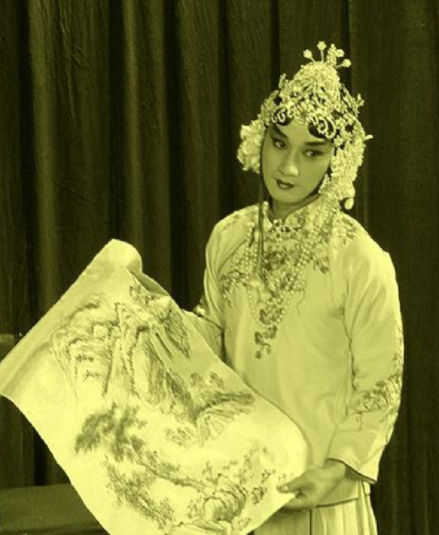 荀慧生：被父亲卖两次，又遭师傅“压榨”，言“绝不与汉奸为伍”