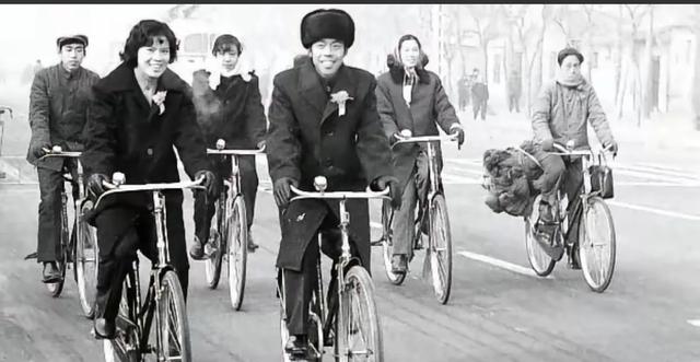 时光机：80年代的黑白记忆与彩色梦想