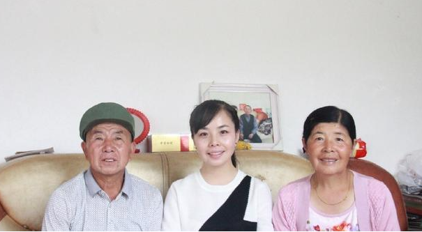 “草根歌手”王二妮和李飞结婚9年，她初心不改，他却像换了个人