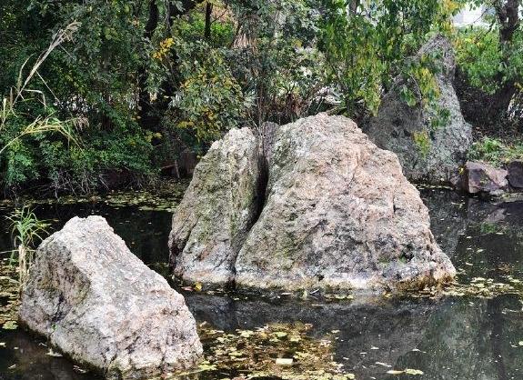 三国有块石头叫“恨石”，刘备、孙权都曾用剑砍过它