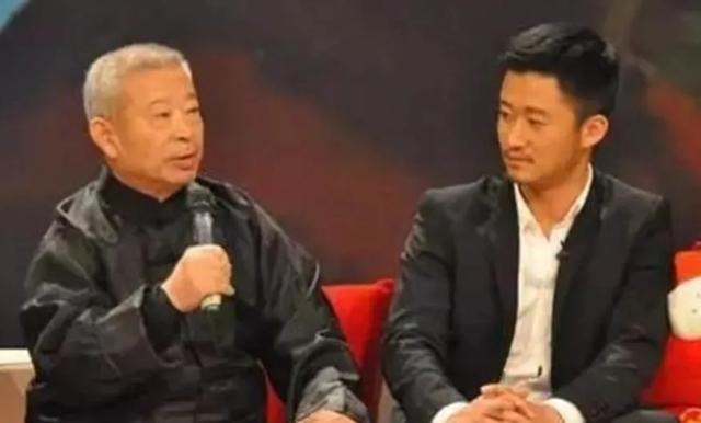 吴京春节拜访朋友，与李连杰等武术界大咖重逢，师父吴斌坐C位