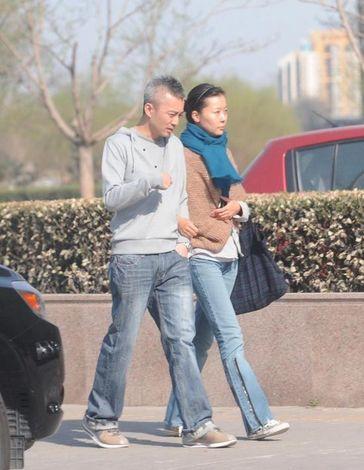 央视前著名主持人亚宁:最红时为何退隐?现在情况怎样了?