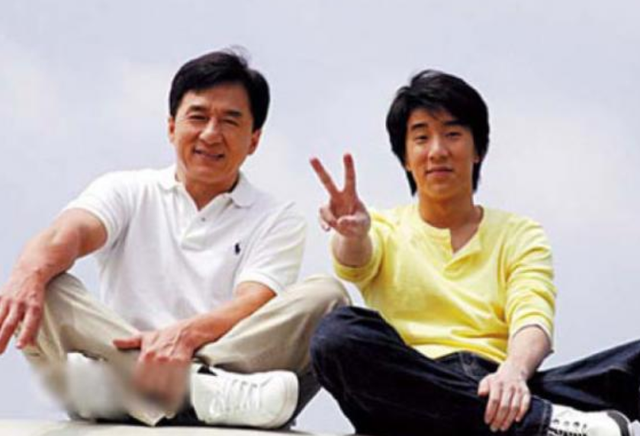 成龙的一双儿女：一个自甘堕落一个放飞自我，终是年少风流惹的祸