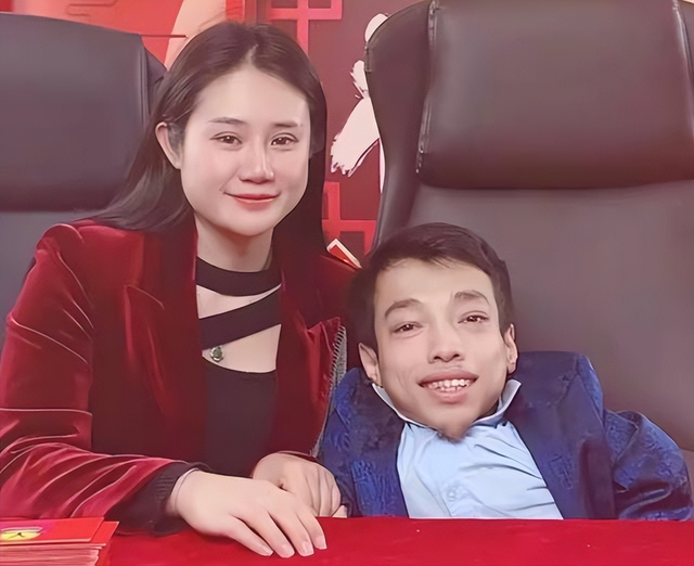 广东小伙李创利：身高80厘米，身价过亿娶美娇妻，如今怎么样了？