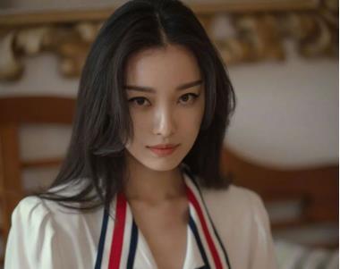 5位意想不到的“后天美女”，表情内敛又理性，美得没有痕迹