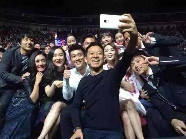 贾跃亭人设坍塌史：装在套子里的人