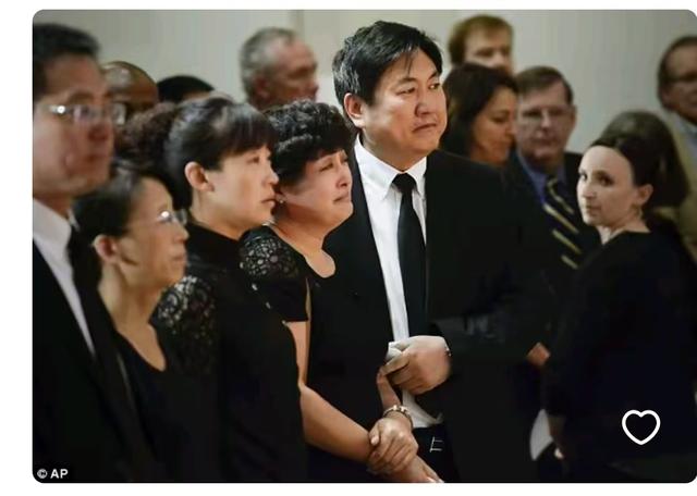 23岁女学霸命丧洛杉矶，疑似和感情有关，因穿着怪异遭非议