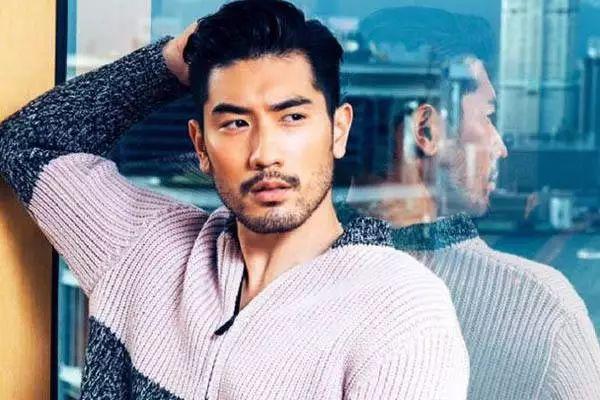 高以翔女友过往被扒？性感照曝出还被网友质疑过度消费男友