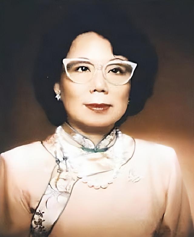 相伴30余年，李嘉诚仍不敢将周凯旋娶进门，背后原因没有那么简单