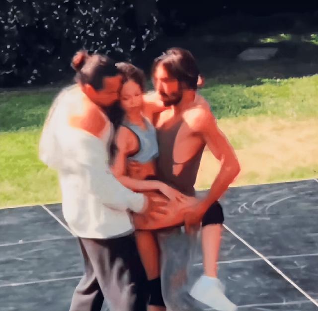 一场脱衣裸舞票价才250欧元，南韩顶流Lisa凭什么要参加疯马秀？