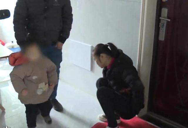 嫌儿媳好吃懒做，婆家有钱也不给孙子看病，儿子夹在中间无计可施