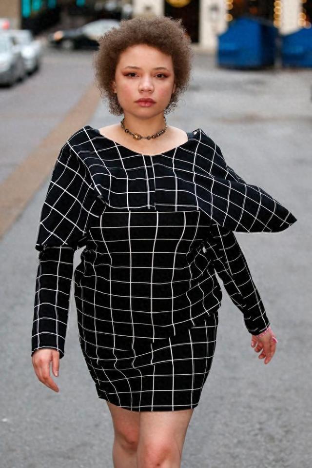 美国大导演斯皮尔伯格和妻子 支持养女当色情电影演员