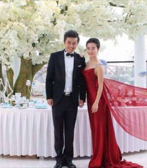 李佳航的老婆(戏里的小燕子嫁给了尔康，越来越漂亮，2人很有夫妻相)