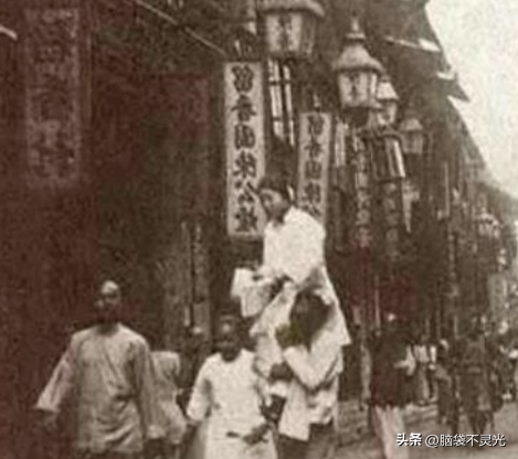 青楼里的龟奴是干啥的？为什么比妓女地位还低？