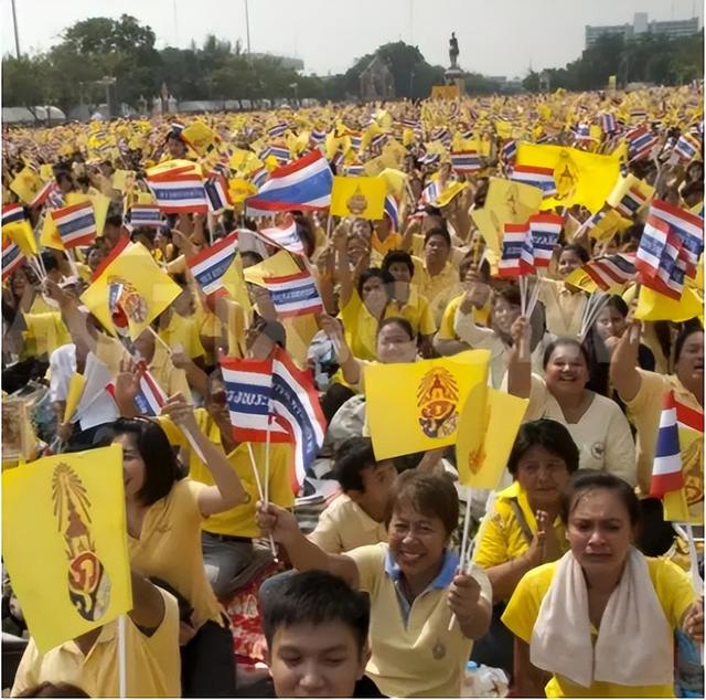 “人妖”——泰国旅游业的畸形产物