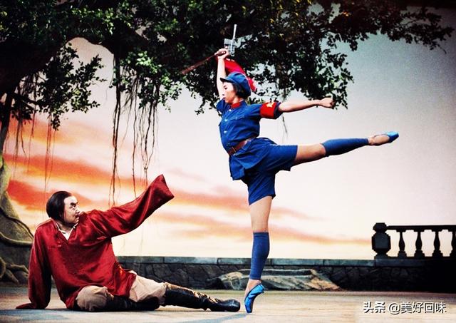 八个样板戏，轰动一时现代戏曲的巅峰作品，官方认定影响久远