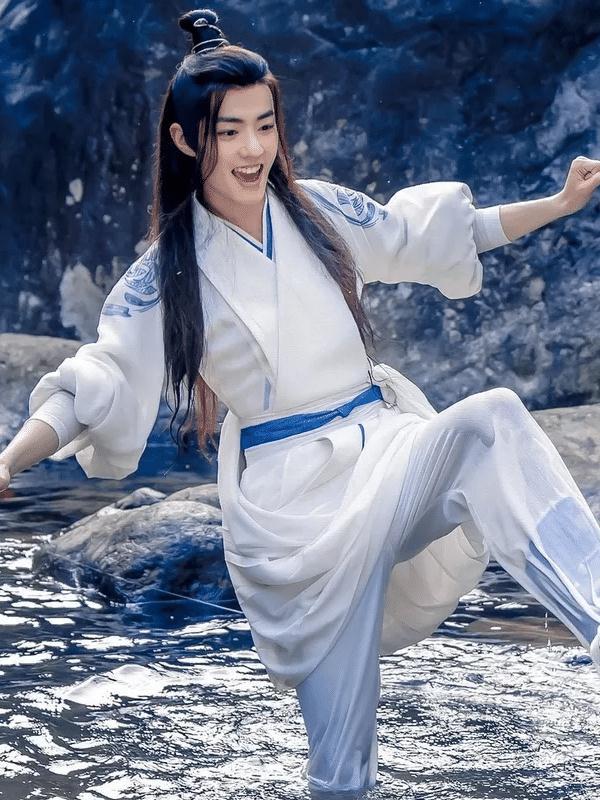 肖战到底有多瘦?当他和85斤的宋祖儿站一起时,这小细腰我酸了