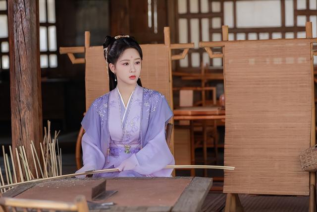 2024年演员全端播放量统计,杨紫仅排第5,第一名竟是另位女演员