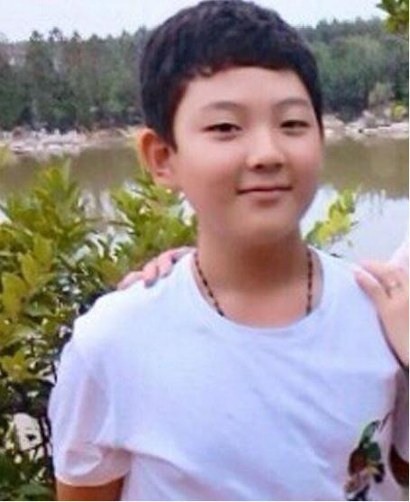 朱军16岁儿子近照曝光,身高超过父亲而且多才多艺