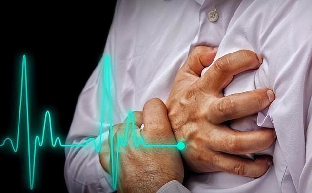 北京一大妈坚持泡脚，半夜突发猝死离世，医生无奈：2习惯不重视