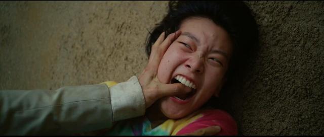 人质被绑匪百般虐待，就连喝水都被反绑双手！韩国最新犯罪电影