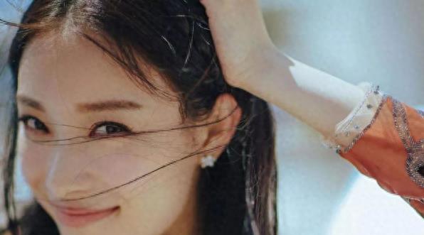 5位意想不到的“后天美女”，表情内敛又理性，美得没有痕迹