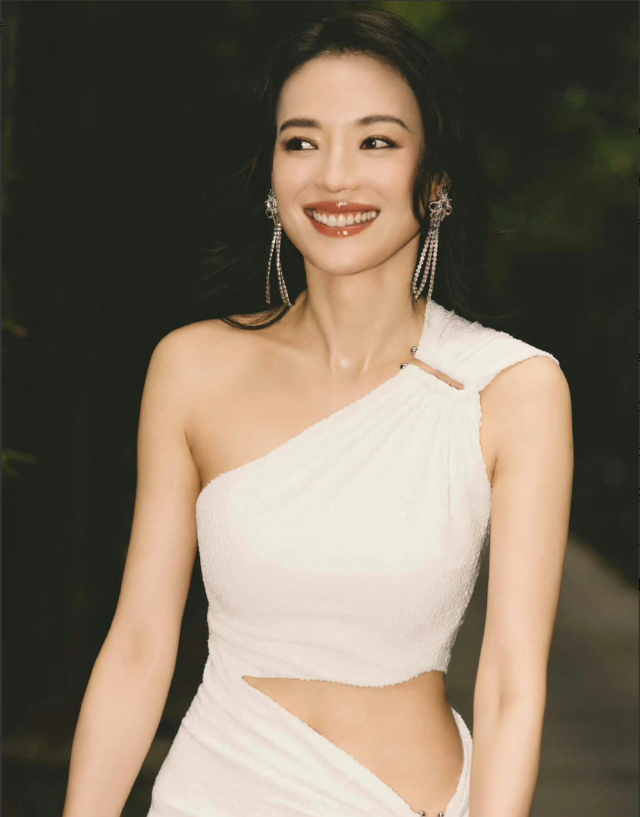 19岁舒淇拍“全裸写真”“三级片”一脱成名，老板亲自上场