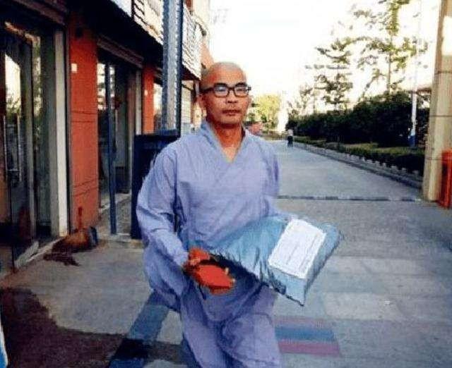 农村一小伙逆袭成富豪，上亿身家却抛妻弃子，跑到终南山剃度为僧