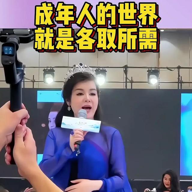 52岁于文红又惹争议！绍兴见面会保镖全是外国人，真实颜值也曝光