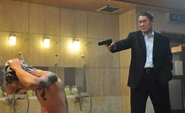 110分钟全程屏息，这是我看过最「骚」的黑帮片