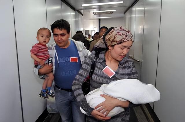 《万里归途》毕竟是电影,讲一件我知道的撤侨真人真事